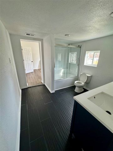 400 S 4th Street, Bonham, TX 75418