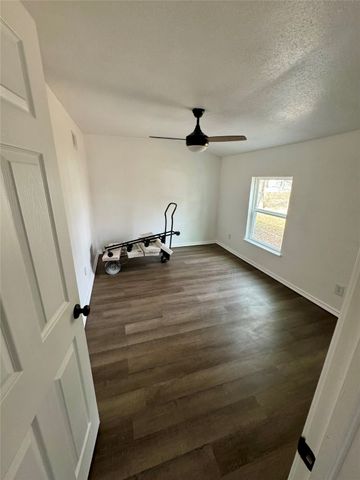 400 S 4th Street, Bonham, TX 75418