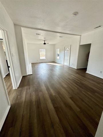 400 S 4th Street, Bonham, TX 75418