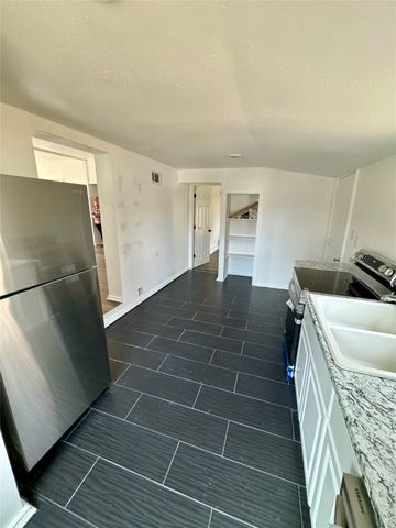 400 S 4th Street, Bonham, TX 75418