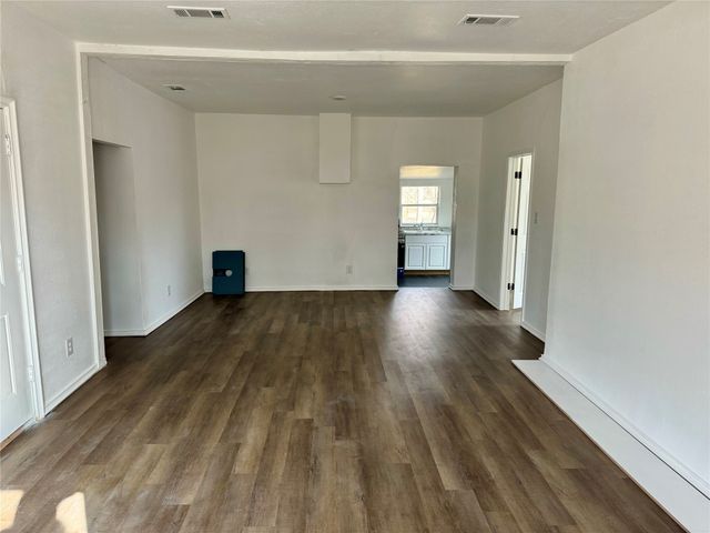 400 S 4th Street, Bonham, TX 75418