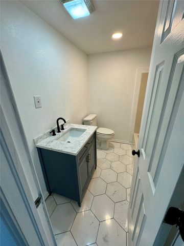 400 S 4th Street, Bonham, TX 75418