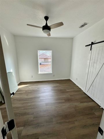 400 S 4th Street, Bonham, TX 75418