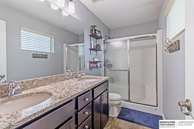 13928 Iowa Street, Omaha, NE 68142