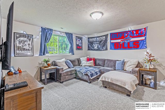 13928 Iowa Street, Omaha, NE 68142