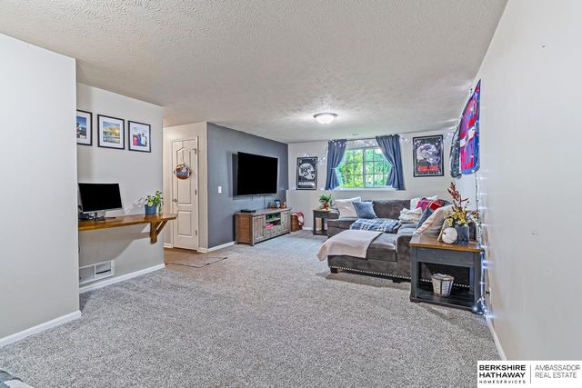 13928 Iowa Street, Omaha, NE 68142