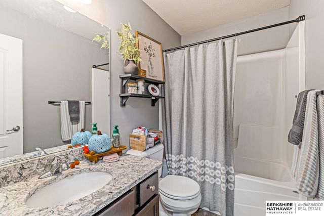 13928 Iowa Street, Omaha, NE 68142