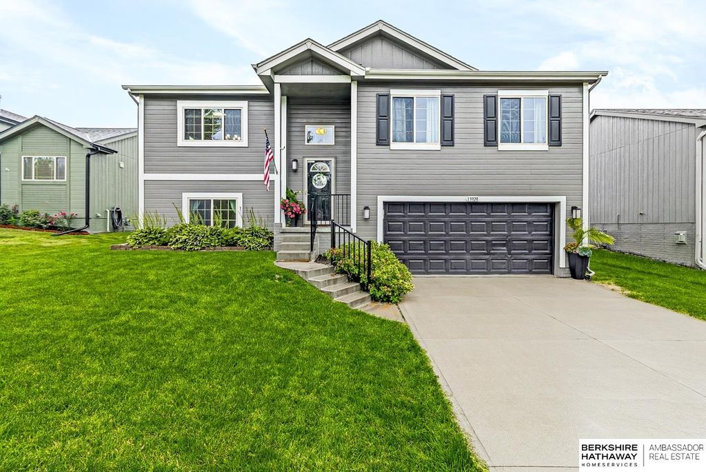 13928 Iowa Street, Omaha, NE 68142