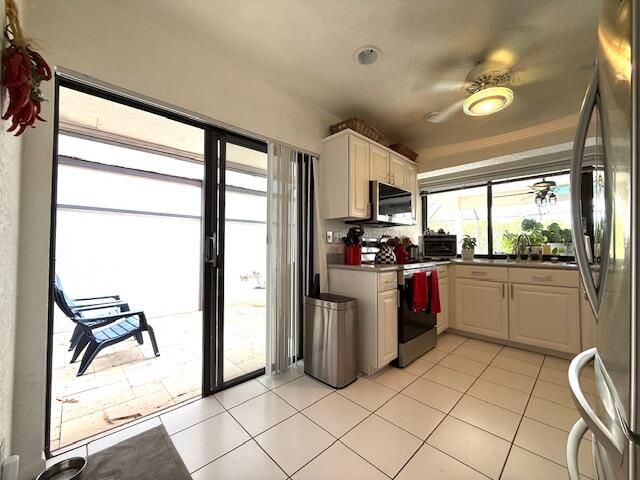 665 Hollows Circle, Deerfield Beach, FL 33442