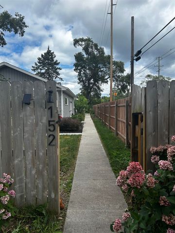 152 E Fourteenth Street, Traverse City, MI 49684