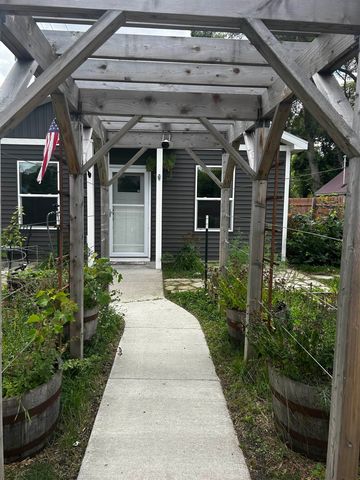 152 E Fourteenth Street, Traverse City, MI 49684