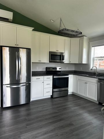 152 E Fourteenth Street, Traverse City, MI 49684