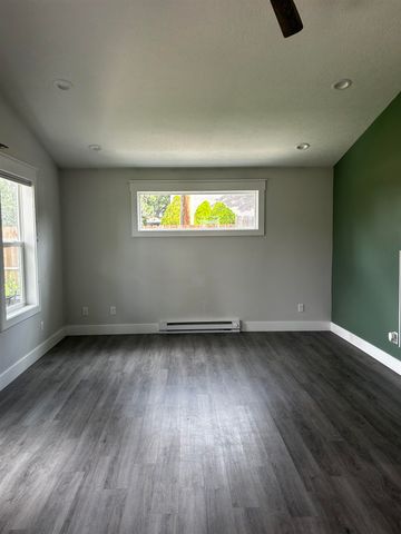 152 E Fourteenth Street, Traverse City, MI 49684