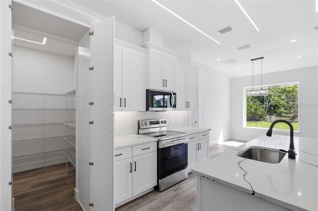 21 BUTTERMILK DRIVE, Palm Coast, FL 32137