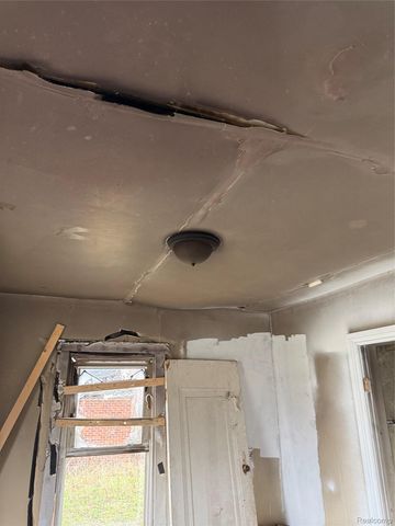 15394 Freeland Street, Detroit, MI 48227