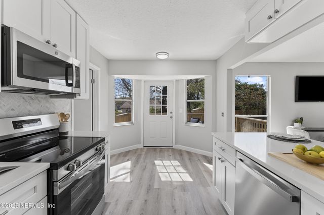 11546 BROAD LEAF Drive, Jacksonville, FL 32225