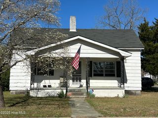 201 2nd Street, Laurinburg, NC 28352