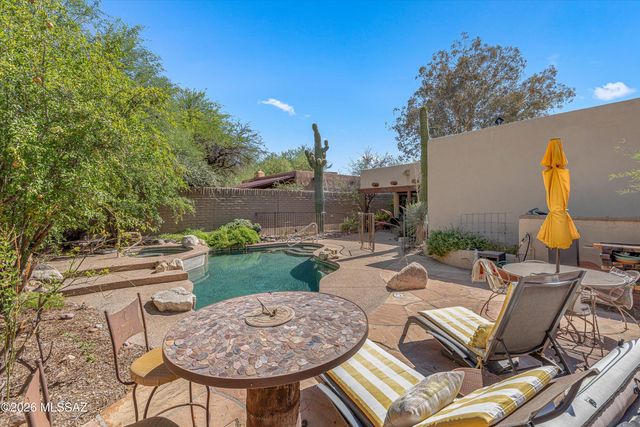 2940 N Santa Rosa Place, Tucson, AZ 85712
