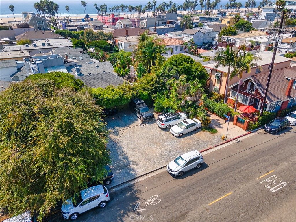 Image 9 of property listing at 42 19th Avenue, Venice, CA 90291