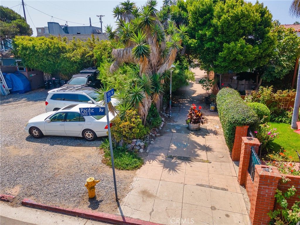 Image 14 of property listing at 42 19th Avenue, Venice, CA 90291
