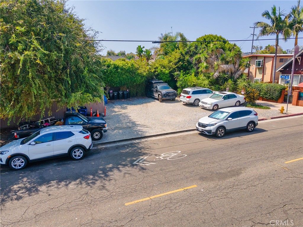 Image 15 of property listing at 42 19th Avenue, Venice, CA 90291