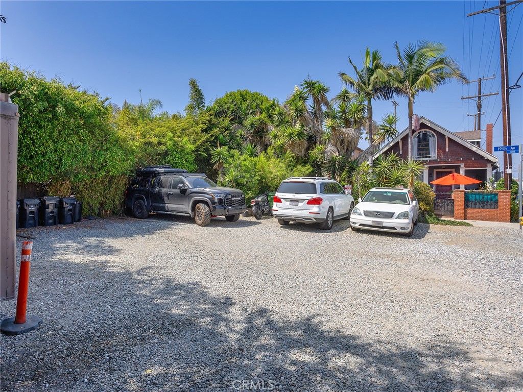 Image 1 of property listing at 42 19th Avenue, Venice, CA 90291