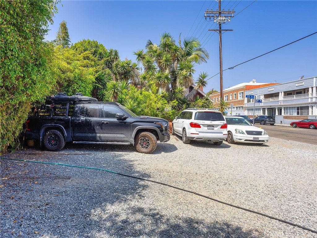 Image 4 of property listing at 42 19th Avenue, Venice, CA 90291