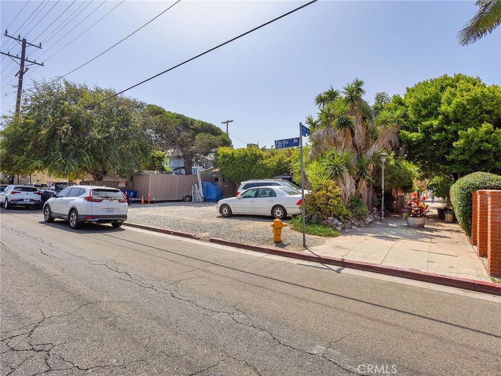 Image 5 of property listing at 42 19th Avenue, Venice, CA 90291