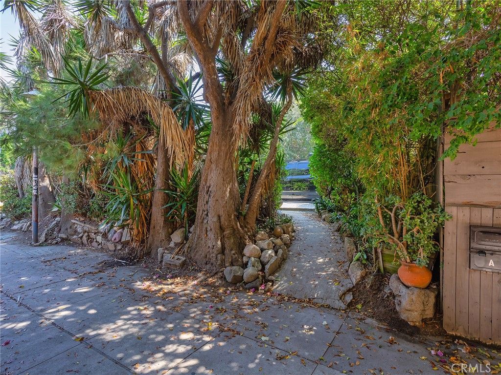 Image 6 of property listing at 42 19th Avenue, Venice, CA 90291