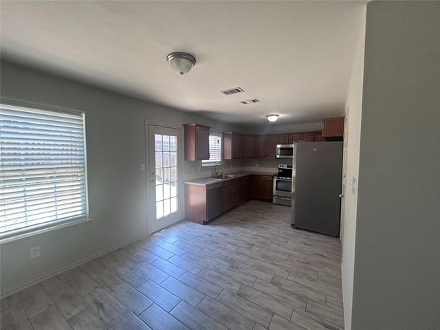 1101 E College Street, Princeton, TX 75407