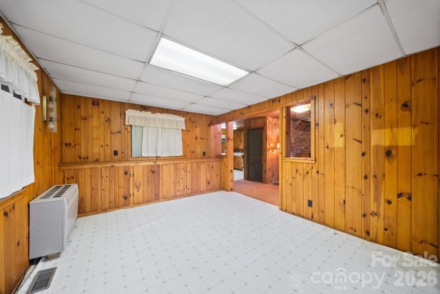 65 Gurney Franklin Road, Newland, NC 28657