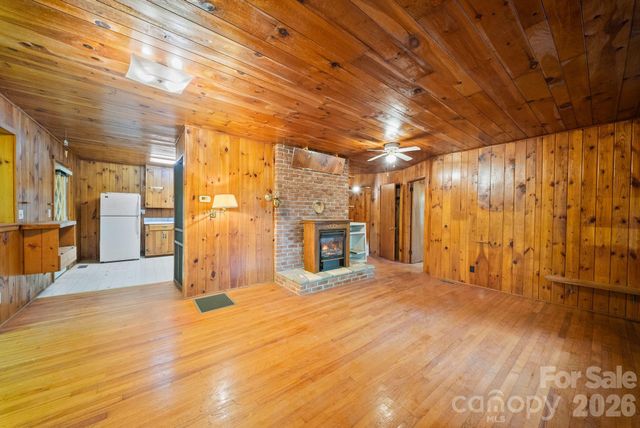 65 Gurney Franklin Road, Newland, NC 28657