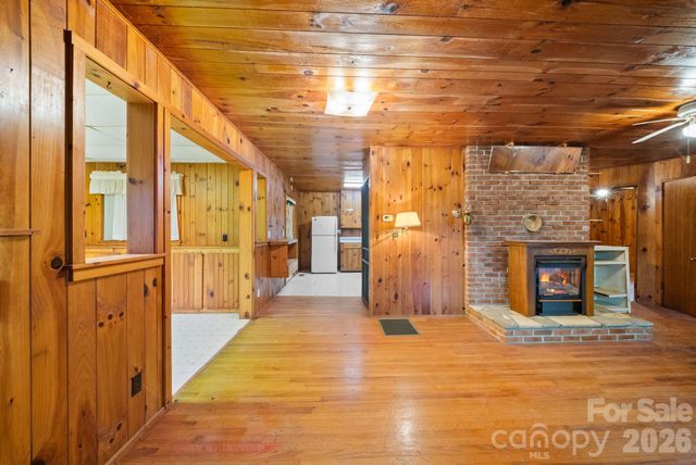 65 Gurney Franklin Road, Newland, NC 28657