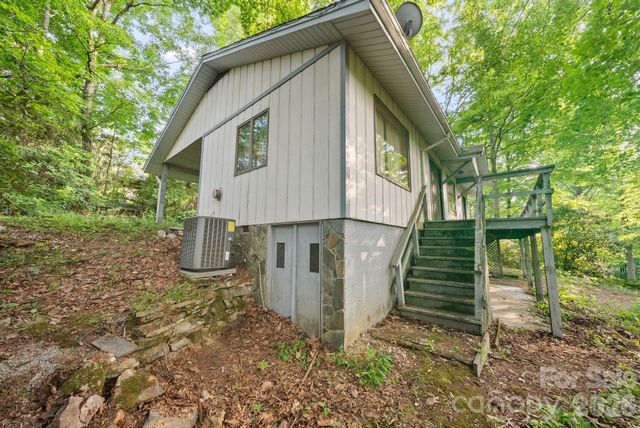 65 Gurney Franklin Road, Newland, NC 28657