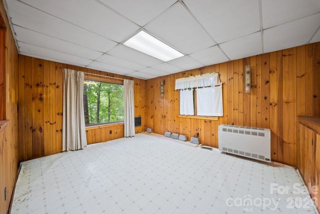 65 Gurney Franklin Road, Newland, NC 28657