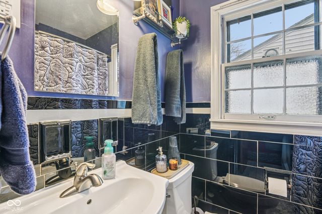 5868 Kingsley Drive, Indianapolis, IN 46220