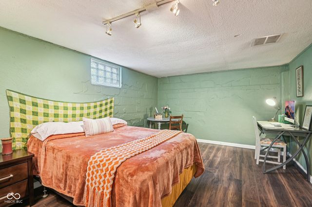 5868 Kingsley Drive, Indianapolis, IN 46220