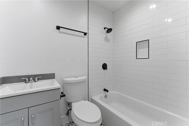 6011 Arlington, Los Angeles, CA 90043