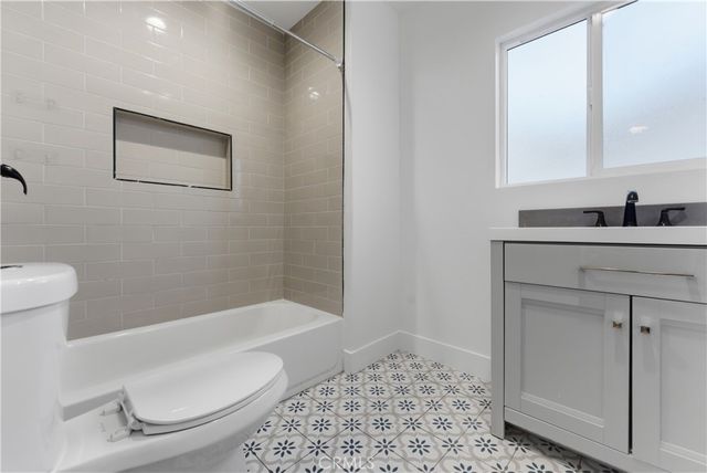 6011 Arlington, Los Angeles, CA 90043