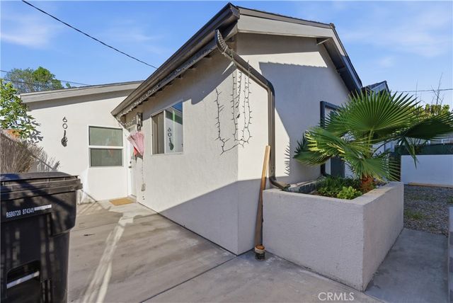 6011 Arlington, Los Angeles, CA 90043