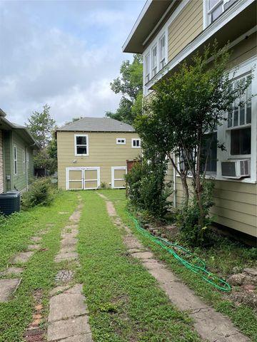 229 N Marlborough Avenue, Dallas, TX 75208