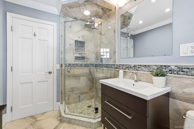 16 Old Farm Lane, Hartsdale, NY 10530