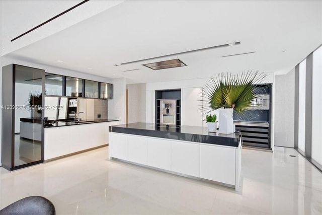 1000 Biscayne Boulevard 4102, Miami, FL 33132