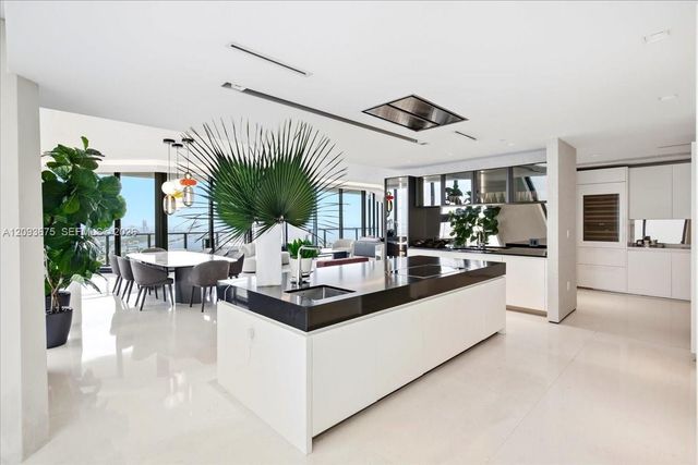 1000 Biscayne Boulevard 4102, Miami, FL 33132