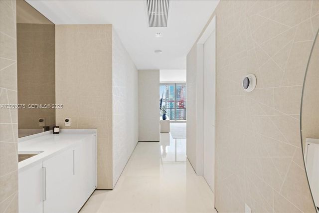 1000 Biscayne Boulevard 4102, Miami, FL 33132