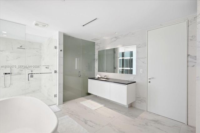 1000 Biscayne Boulevard 4102, Miami, FL 33132