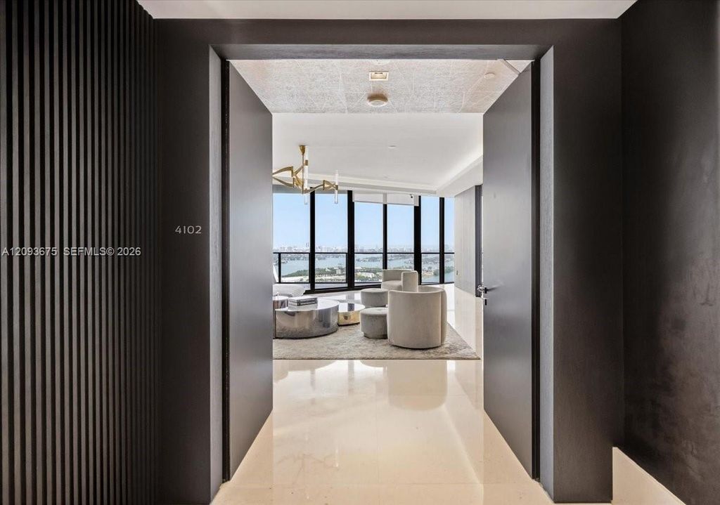 1000 Biscayne Boulevard 4102, Miami, FL 33132