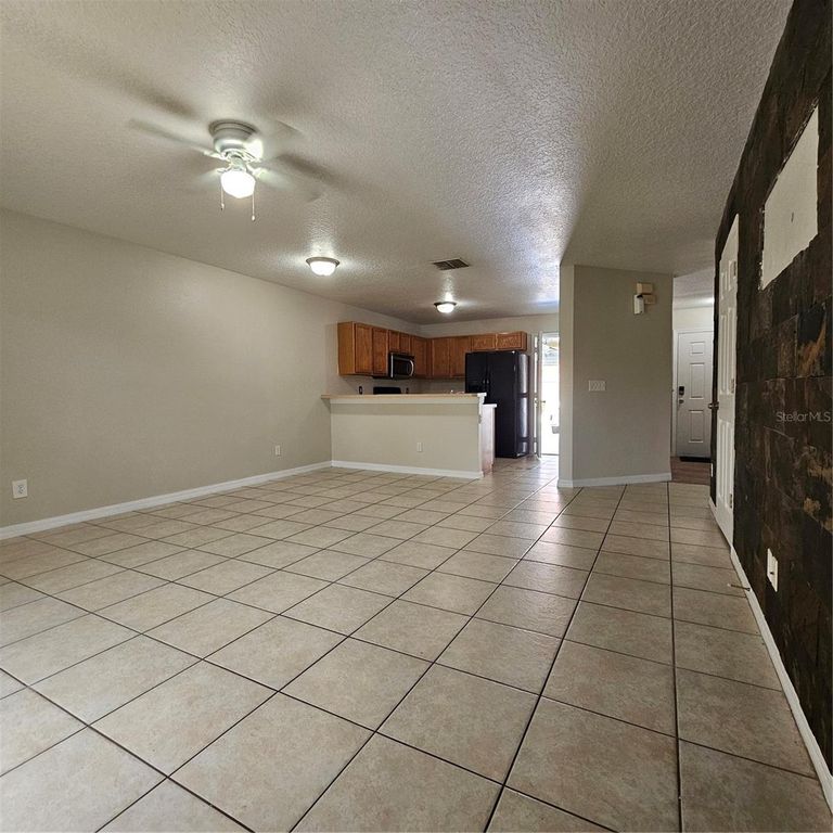 Image 11 of property listing at 752 CRESTING OAK CIRCLE 64, Orlando, FL 32824