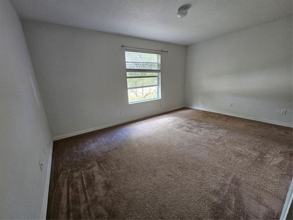 Image 20 of property listing at 752 CRESTING OAK CIRCLE 64, Orlando, FL 32824