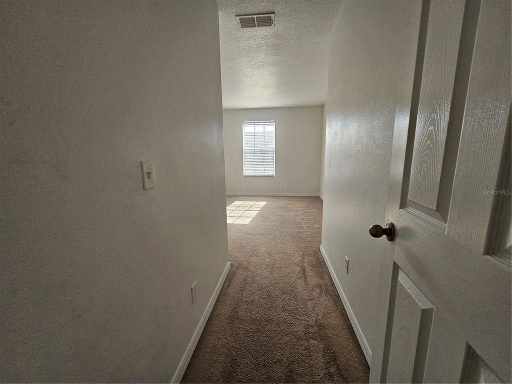 Image 29 of property listing at 752 CRESTING OAK CIRCLE 64, Orlando, FL 32824